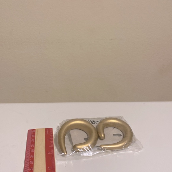 Vintage Dalessio Matte Gold Tone Abstract Geometric Swirl Pierced Earrings NEW - Picture 5 of 5